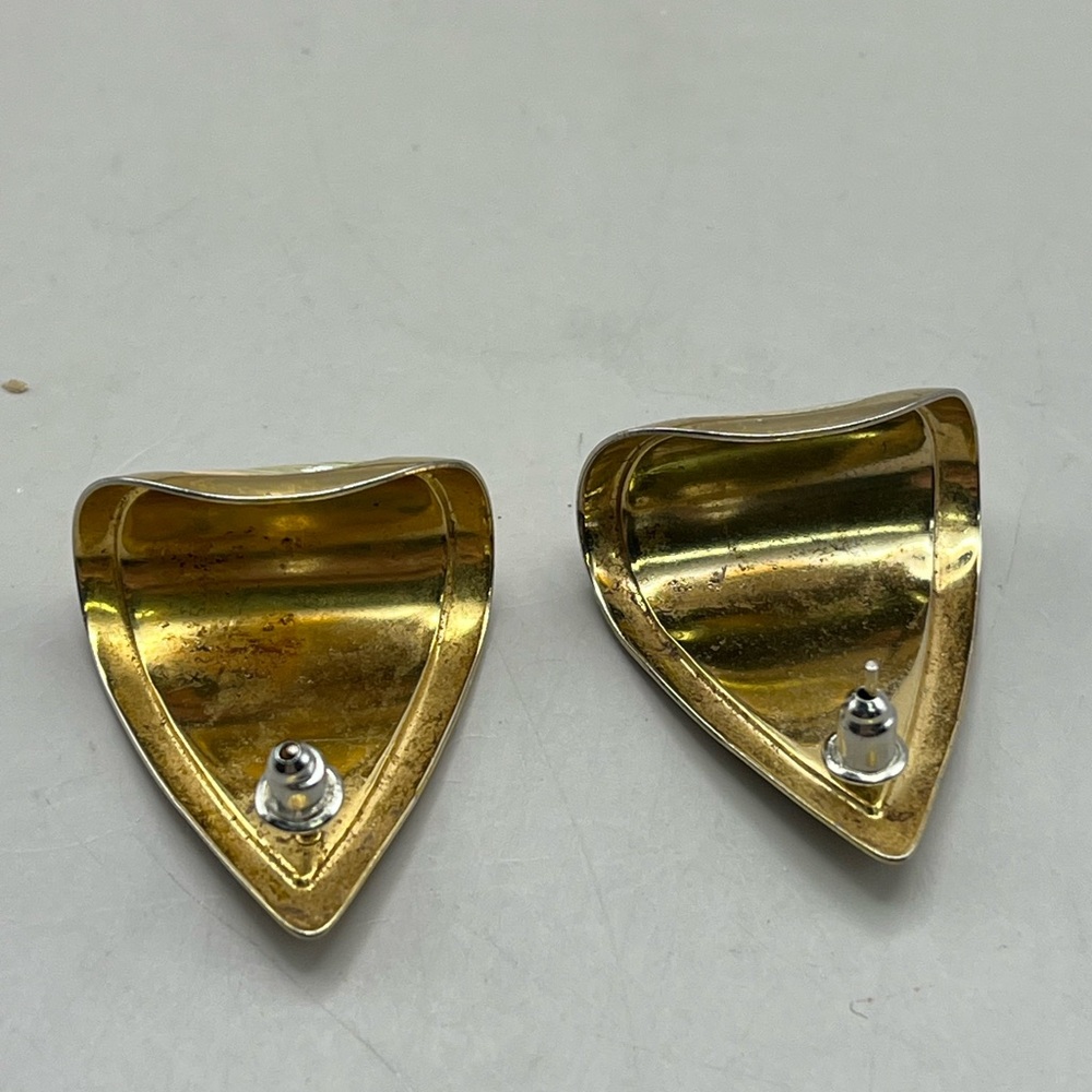 Vintage Gold Tone and Marbled Swirl Pattern Stud Earrings - Picture 5 of 5